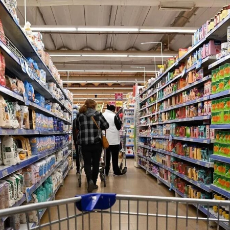 Cuál será la inflación de diciembre y por qué es un dato clave para el dólar, el impuesto a las Ganancias y el monotributo