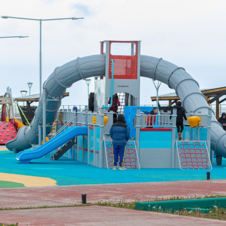 El municipio solicita cuidar los juegos del “Parque de los 100 Años”