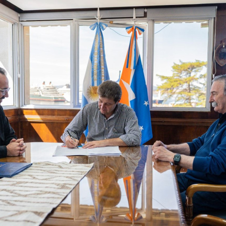 Gobierno interpone accion judicial para defender la autonomia provincial y el puerto de Ushuaia