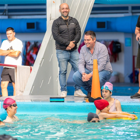 Más acceso al Deporte: Martin Perez acompañó una jornada de pileta libre en el Natatorio Municipal