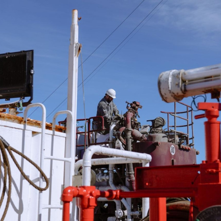 Avanza el cierre técnico de pozos agotados para ordenar y fortalecer la actividad hidrocarburífera