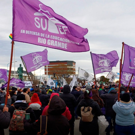 Docentes redoblan la protesta: movilización en la Legislatura y paro provincial el lunes