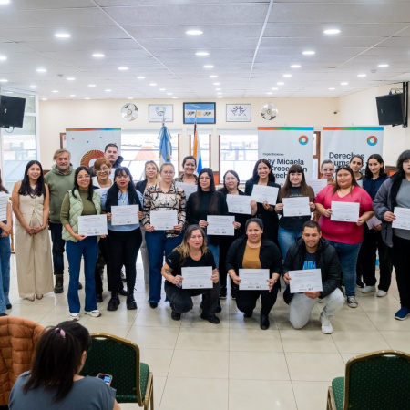 Gobierno y FUPE entregaron certificados de otorgamiento de becas para profesorados con perspectiva en Derechos Humanos