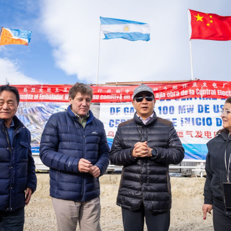 El gobernador recorrió junto al embajador de china y su comitiva la obra de la nueva usina en Ushuaia