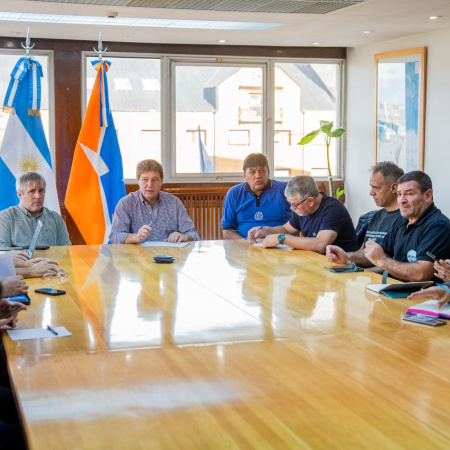 El gobernador Melella se reunió con gremios estatales y expuso la situación económica de la provincia