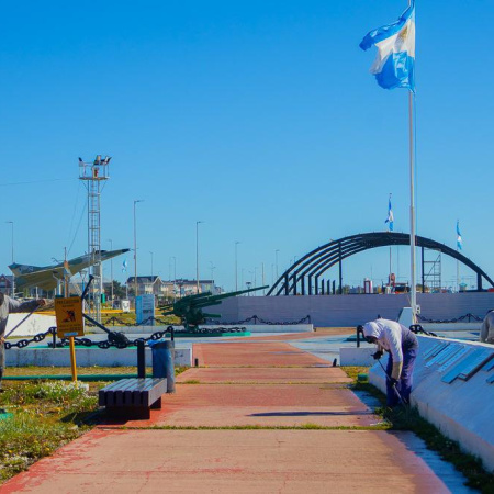 El municipio trabaja en la puesta a punto de los monumentos y el paseo “HÉROES DE MALVINAS”