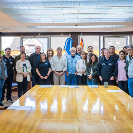 Fuerte respaldo político y sindical al gobierno provincial frente a la intervención del puerto de Ushuaia