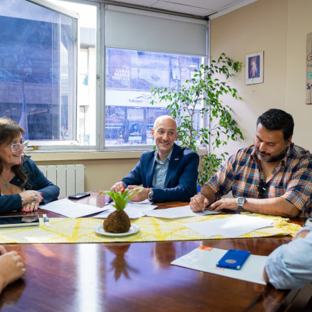 Gobierno firmó un acuerdo con la UNTDF para que esa institución afronte el pago de servicios