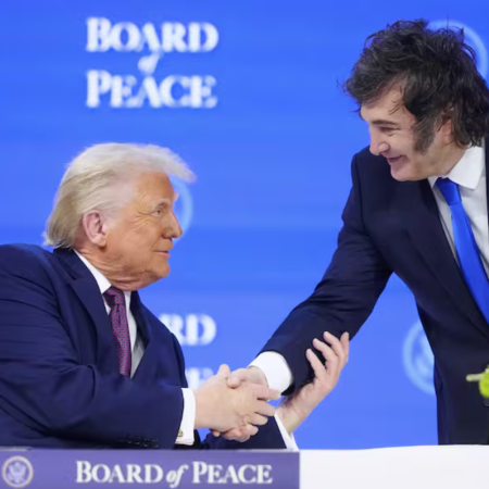 Afirman que Milei habría entregado el puerto de Ushuaia a Trump como parte de pago por entrar al Board of Peace