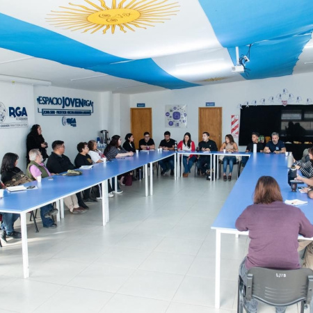 Encuentro entre vecinos y el municipio para abordar desafíos del territorio