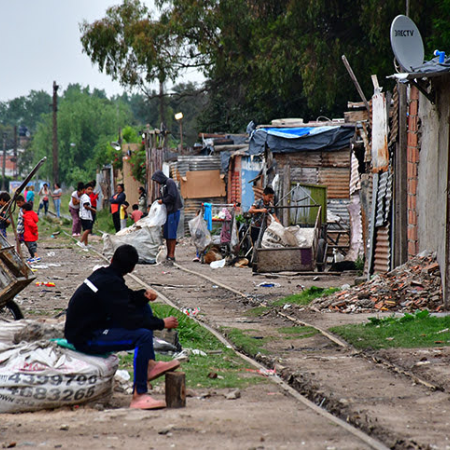 Pobreza: el dato del INDEC llega con polémica y expectativas del Gobierno de Milei