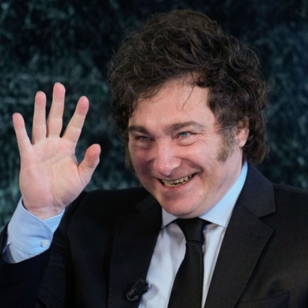 El gobierno evalúa adelantar las presidenciales para mayo de 2027 por la crisis económica