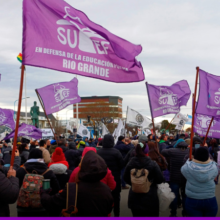 Docentes fueguinos inician paro de 48 horas y profundizan el conflicto salarial