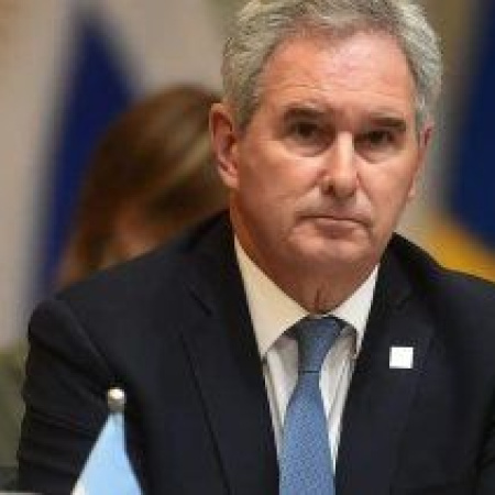 Excombatientes de Malvinas tildaron de "irresponsable" al canciller Pablo Quirno por su intercambio con isleños en redes sociales