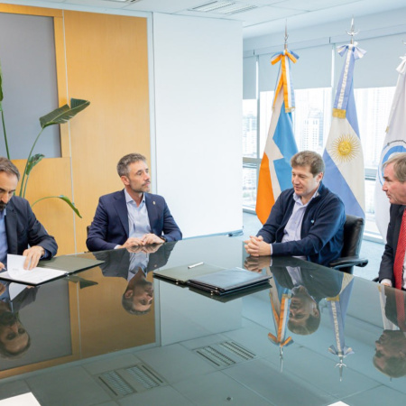 El gobernador Melella firmó con CFI un programara para fortalecer Mipymes fueguinas en sectores acuícola e hidrocarburifero