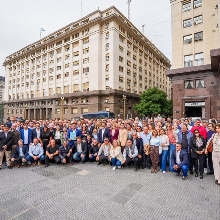 Martin Perez participó del reclamo federal de intendentes ante Noción: "Bajen las Naftas, Activen las Obras"