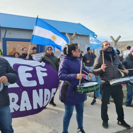 La docencia se movilizó en el acto de lanzamiento de Terra Ignis Energía