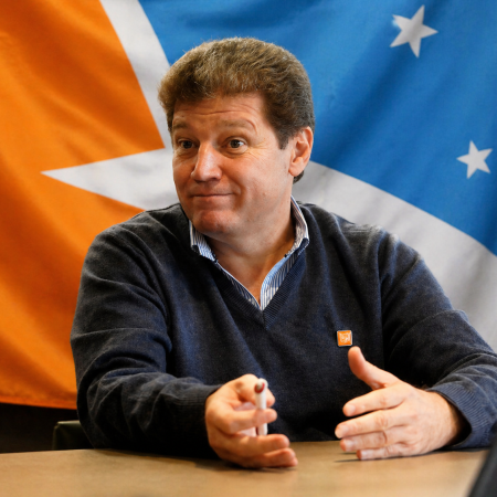 Melella avanza con la reforma constitucional y firma el decreto en un clima de fuerte tensión política