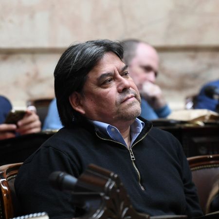 Araujo apuntó contra Adorni: “Siete horas de show, sin respuestas y con un gobierno en crisis”