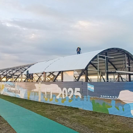 Avanza la construcción del edificio de la Carpa de la Dignidad en Río Grande