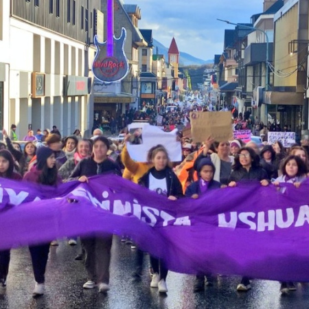 Colectiva Feminista de Ushuaia repudió el avance contra las políticas de género y llamó a sostener la lucha en las calles