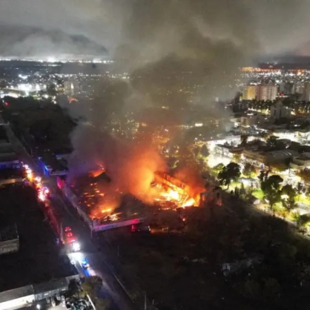 Incendio destruyó depósito de La Anónima en Cipolletti