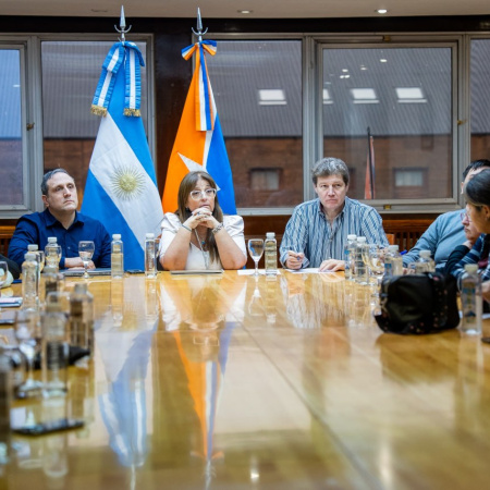 El gobernador Melella encabezó una primera mesa de trabajo con vecinos por el subsidio al GLP