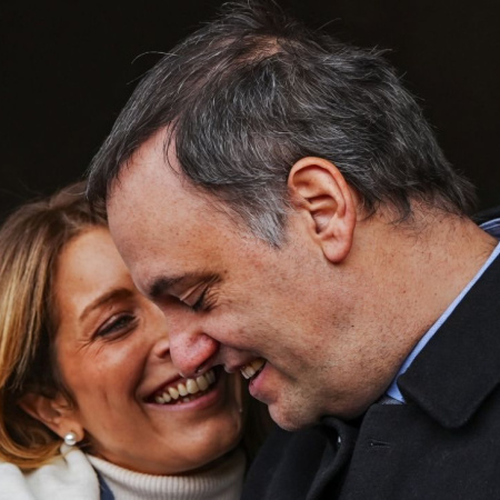 Manuel Adorni y su esposa decidieron acogerse al régimen de “inocencia fiscal” aunque aseguran que no declararán dólares