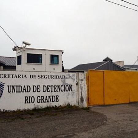 Allanaron la Unidad de Detención de Río Grande por presuntas torturas y abusos a internos