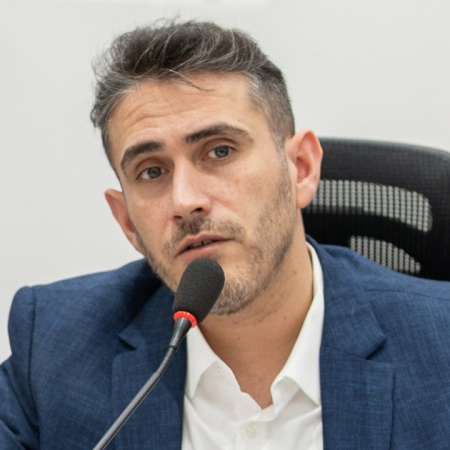 Ybars propone eliminar las multas por estacionamiento medido