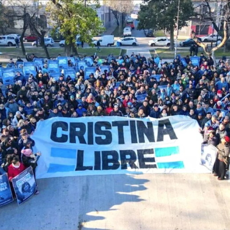 Andrea Freites impulsa un banderazo en Río Grande bajo la consigna “Cristina Libre”