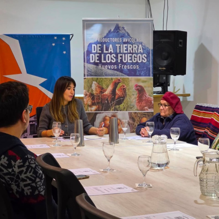Reunión con productores avícolas: Colazo destacó el potencial de la actividad para generar puestos de trabajo