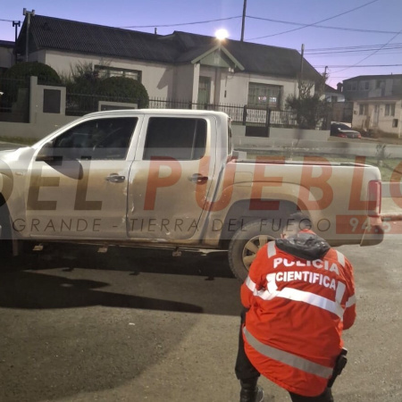 Una pasajera de remis fue hospitalizada tras un choque entre una camioneta y un automóvil