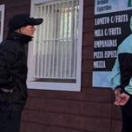 Detienen a dos hombres cuando realizaban compras con una tarjeta de crédito denunciada como sustraída