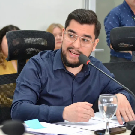 Bogado apuntó contra Pauli y reclamó priorizar la defensa de la industria fueguina