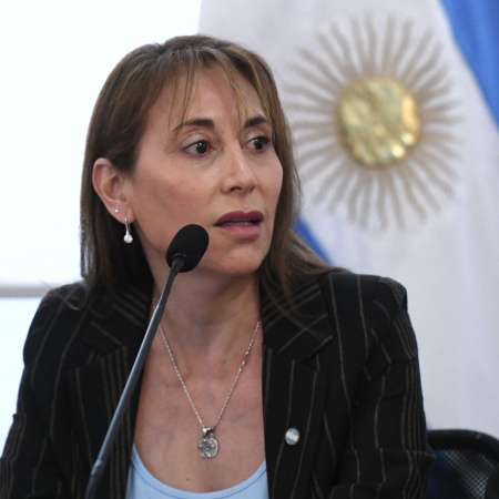 Cristina López: “Milei va a convertir a la Argentina en una inmobiliaria donde se rematan la soberanía y los recursos naturales”