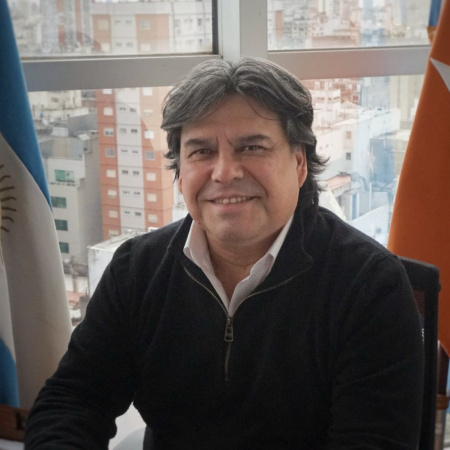 Araújo cuestionó la extranjerización de las tierras y presentó un plan estratégico para convertir a Río Grande en el nodo logístico del  Atlántico Sur