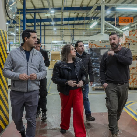 El gobierno recorrió junto a trabajadores de Aires del Sur la planta que se prepara para retomar la producción
