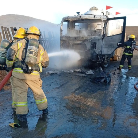 Principio de incendio en un camión de Gas Austral obligó a evacuar preventivamente a vecinos