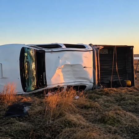 Vuelco en Circunvalación: el conductor fue trasladado al Hospital