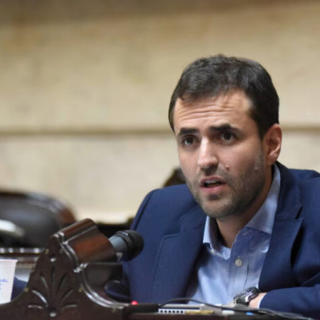Estrada cuestionó a Milei: “Es un modelo que deja a la mayoría de los argentinos afuera”
