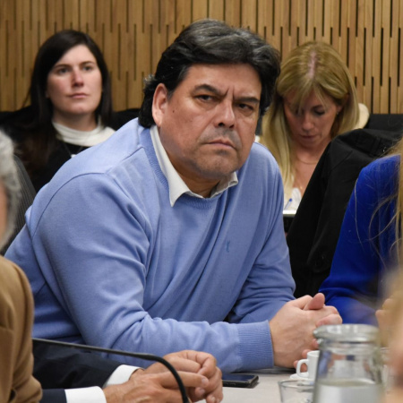 El diputado Jorge "Koky" Araujo pidió informes por el amarre en Ushuaia de un buque petrolero vinculado a un registro de la corona británica