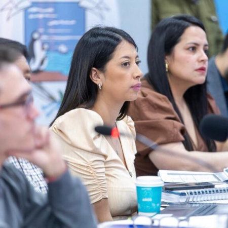 Florencia Vargas destacó nuevas ordenanzas y pidió información precisa ante la presencia de un buque británico en Ushuaia