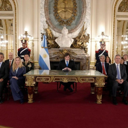 Milei anunció la construcción de una base naval en Tierra del Fuego y sanciones a petroleras que operen en Malvinas