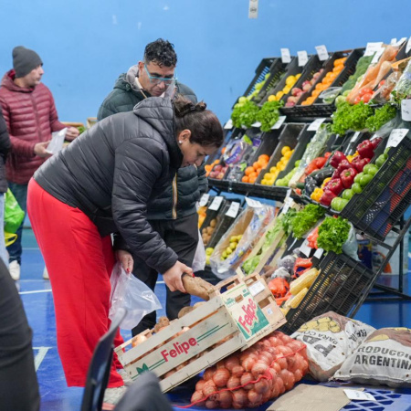 El Mercado en tu Barrio vuelve al gimnasio Juan Manuel de Rosas con productos hasta un 30% más baratos