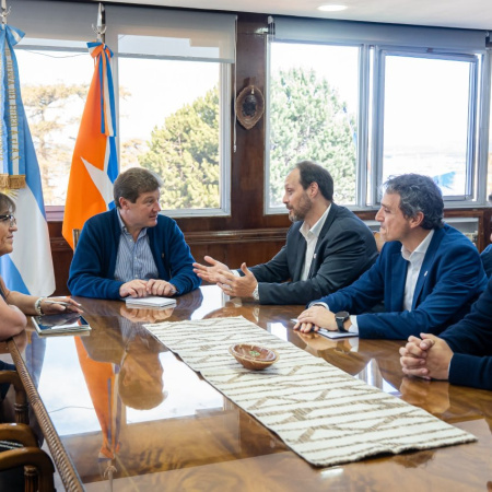 El gobernador Melella se reunió con autoridades de Total Energies por inversiones en la Provincia
