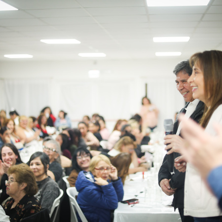 La senadora López y el legislador Pino encabezaron un emotivo agasajo a las madres de Ushuaia