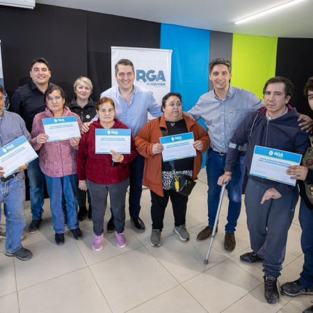 Tras siete meses de lucha, trabajadores de Aires del Sur sortearon el 0 km y avizoran su retorno laboral
