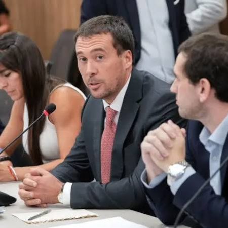 Imputaron a Iñaki Arreseygor por abuso de autoridad y otros delitos en el puerto de Ushuaia