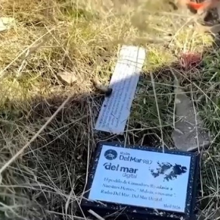 Indignación por el vandalismo en el cementerio de Darwin: arrojaron placas y ofrendas argentinas a un basural